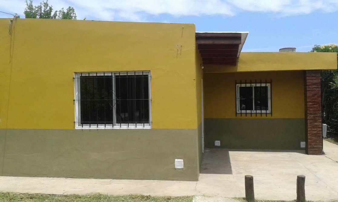 VIVIENDA UBICADA EN BARRIO DE VIVIENDAS DE USO PERMANENTE A 2 CUADRAS DEL COLECTIVO, SAN VICENTE.
UBICACIÓN: CASTELLI Nº 1822 CASI ESQUINA CORDOBA.
CONSTA DE: 2 DORMITORIOS, COCINA-COMEDOR AMPLIA, BAÑO INSTALADO, LAVADERO Y ENTRADA PARA VEHÍCULO. SERVICIOS DE LUZ Y GAS NATURAL.
VALOR DE VENTA: U$S 55.000. VIVIENDA UBICADA EN BARRIO DE VIVIENDAS DE USO PERMANENTE A 2 CUADRAS DEL COLECTIVO, SAN VICENTE.
UBICACIÓN: CASTELLI Nº 1822 CASI ESQUINA CORDOBA.
CONSTA DE: 2 DORMITORIOS, COCINA-COMEDOR AMPLIA, BAÑO INSTALADO, LAVADERO Y ENTRADA PARA VEHÍCULO. SERVICIOS DE LUZ Y GAS NATURAL.
VALOR DE VENTA: U$S 55.000.