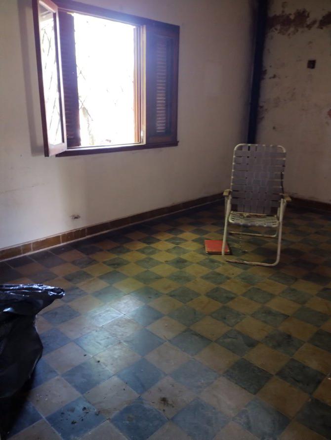 VIVIENDA A REFACCIONAR, UBICADA EN BARRIO DE VIVIENDAS DE USO PERMANENTE.
CONSTA DE: 2 DORMITORIOS, LIVING-COMEDOR, COCINA, BAÑO, PARQUE/PATIO, PARRILLA, GALPON Y/O CUARTO DE GUARDADO.
MEDIDAS DEL TERRENO: 10 X 45 MTS.
SUPERFICIE TOTAL: 250 M2.
CUENTA CON DOCUMENTACION LISTA PARA ESCRITURAR A NOMBRE DEL COMPRADOR.
CONDICION DE VENTA ABONAN 6% DE HONORARIOS, 3% EL COMPRADOR Y 3% EL VENDEDOR. LOS GASTOS DE ESCRITURACION CORREN POR CUENTA DE LA PARTE COMPRADORA.
LA PARTE VENDEDORA ESCUCHA OFERTAS Y/0 FORMAS DE PAGO. VIVIENDA A REFACCIONAR, UBICADA EN BARRIO DE VIVIENDAS DE USO PERMANENTE.
CONSTA DE: 2 DORMITORIOS, LIVING-COMEDOR, COCINA, BAÑO, PARQUE/PATIO, PARRILLA, GALPON Y/O CUARTO DE GUARDADO.
MEDIDAS DEL TERRENO: 10 X 45 MTS.
SUPERFICIE TOTAL: 250 M2.
CUENTA CON DOCUMENTACION LISTA PARA ESCRITURAR A NOMBRE DEL COMPRADOR.
CONDICION DE VENTA ABONAN 6% DE HONORARIOS, 3% EL COMPRADOR Y 3% EL VENDEDOR. LOS GASTOS DE ESCRITURACION CORREN POR CUENTA DE LA PARTE COMPRADORA.
LA PARTE VENDEDORA ESCUCHA OFERTAS Y/0 FORMAS DE PAGO.