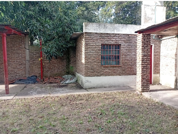 VIVIENDA CON AMPLIO PARQUE, CERCANA A LA AVDA.H.YRIGOYEN.
UBICACION: N.ALEM Nº 875, GLEW
CONSTA DE: 2 DORMITORIOS, COCINA, LIVING-COMEDOR, LAVADERO INTERNO, BAÑO, GALPON Y/O CUARTO DE GUARDADO, PARQUE Y PILETA DE FIBRA DE VIDRIO.
SERVICIO LUZ Y GAS NATURAL.
VALOR DE VENTA: U$S 120.000 (ESCUCHA OFERTAS)
COMO CONDICION DE ESTA OPERACION SE ABONAN HONORARIOS CORRESPONDIENDES AL 6% DEL VALOR DE VENTA, LOS CUALES SON ABONADOS POR LAS PARTES (COMPRADOR Y VENDEDOR) VIVIENDA CON AMPLIO PARQUE, CERCANA A LA AVDA.H.YRIGOYEN.
UBICACION: N.ALEM Nº 875, GLEW
CONSTA DE: 2 DORMITORIOS, COCINA, LIVING-COMEDOR, LAVADERO INTERNO, BAÑO, GALPON Y/O CUARTO DE GUARDADO, PARQUE Y PILETA DE FIBRA DE VIDRIO.
SERVICIO LUZ Y GAS NATURAL.
VALOR DE VENTA: U$S 120.000 (ESCUCHA OFERTAS)
COMO CONDICION DE ESTA OPERACION SE ABONAN HONORARIOS CORRESPONDIENDES AL 6% DEL VALOR DE VENTA, LOS CUALES SON ABONADOS POR LAS PARTES (COMPRADOR Y VENDEDOR)