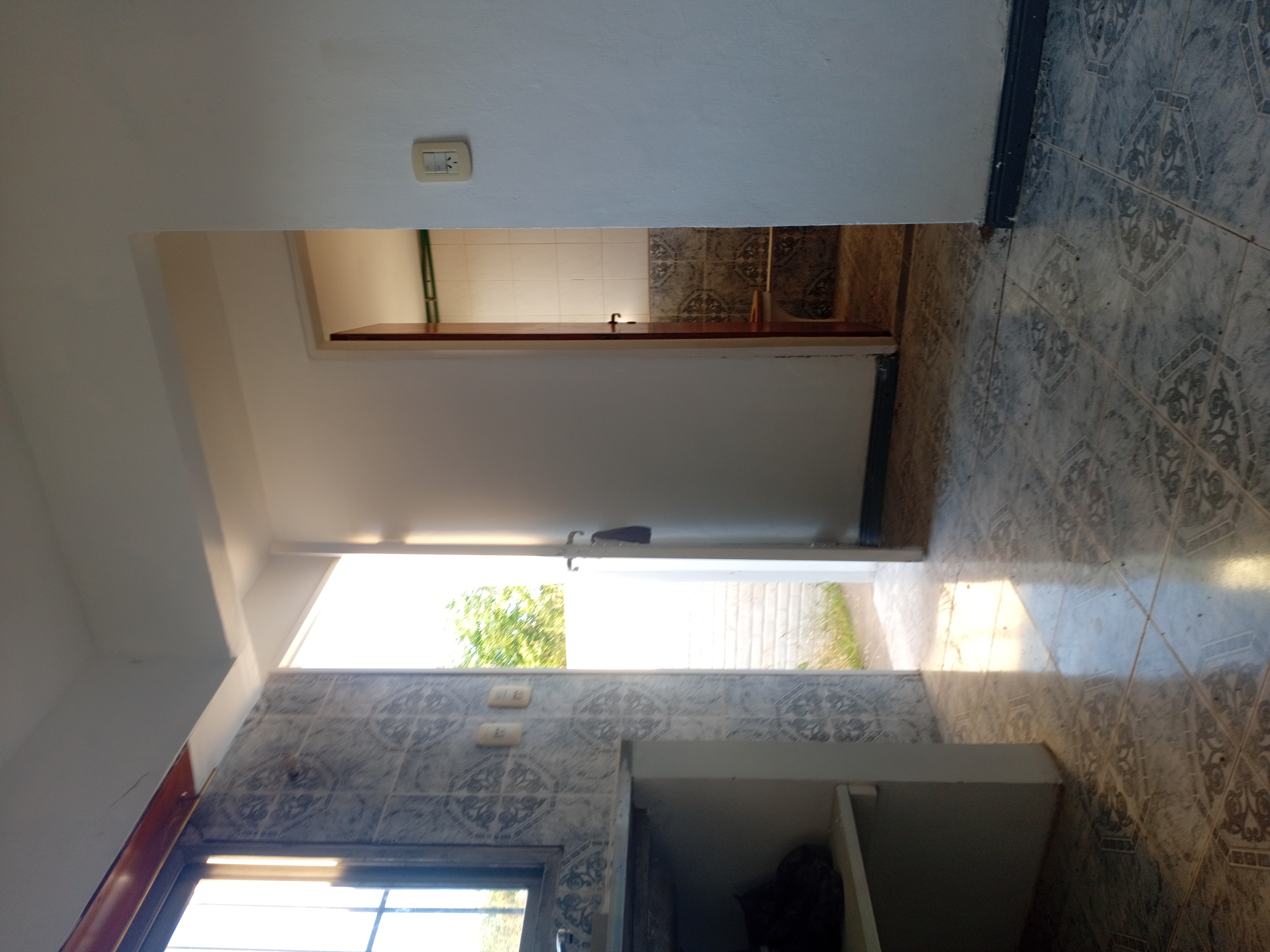 DEPTO CON PORTON DE REJA POSIBLE ENTRADA PARA 1 VEHICULO Y A METROS DE LA AVENIDA H.YRIGOYEN.

UBICACION: J.V.GONZALEZ Nº 975, GLEW.

CONSTA DE: 1 DORMITORIO, COCINA-LIVING-COMEDOR, BAÑO, PEQUEÑO PATIO AL FONDO  Y FRENTE CON REJAS DANDO LA POSIBILIDAD DE INGRESO DE UN VEHICULO.

VALOR DEL ALQUILER: $ 350.000 X MES.
