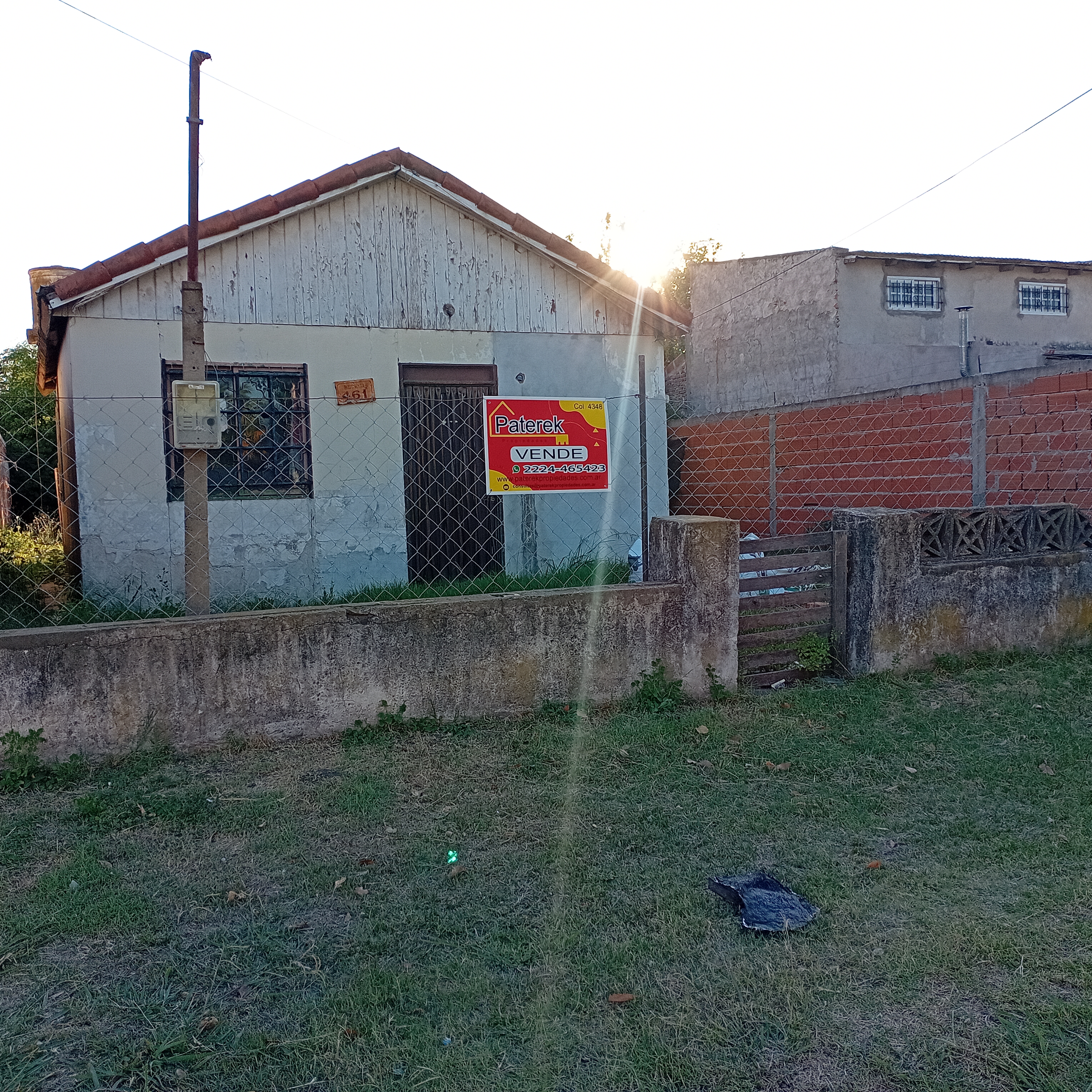 LOTE DE TERRENO CON EDIFICACION A DEMOLER O REFACCIONAR.

UBICACION: BEQUER Nº 461, GLEW.

CONSTA DE CON UNA EDIFICACION QUE TIENE 2 DORMITORIOS, COCINA, COMEDOR Y BAÑO. 

VALOR DE VENTA: U$S 30.0000 

CUENTA CON DOCUMENTACION LISTA PARA SER ESCRITURADA A NOMBRE DEL COMPRADOR.