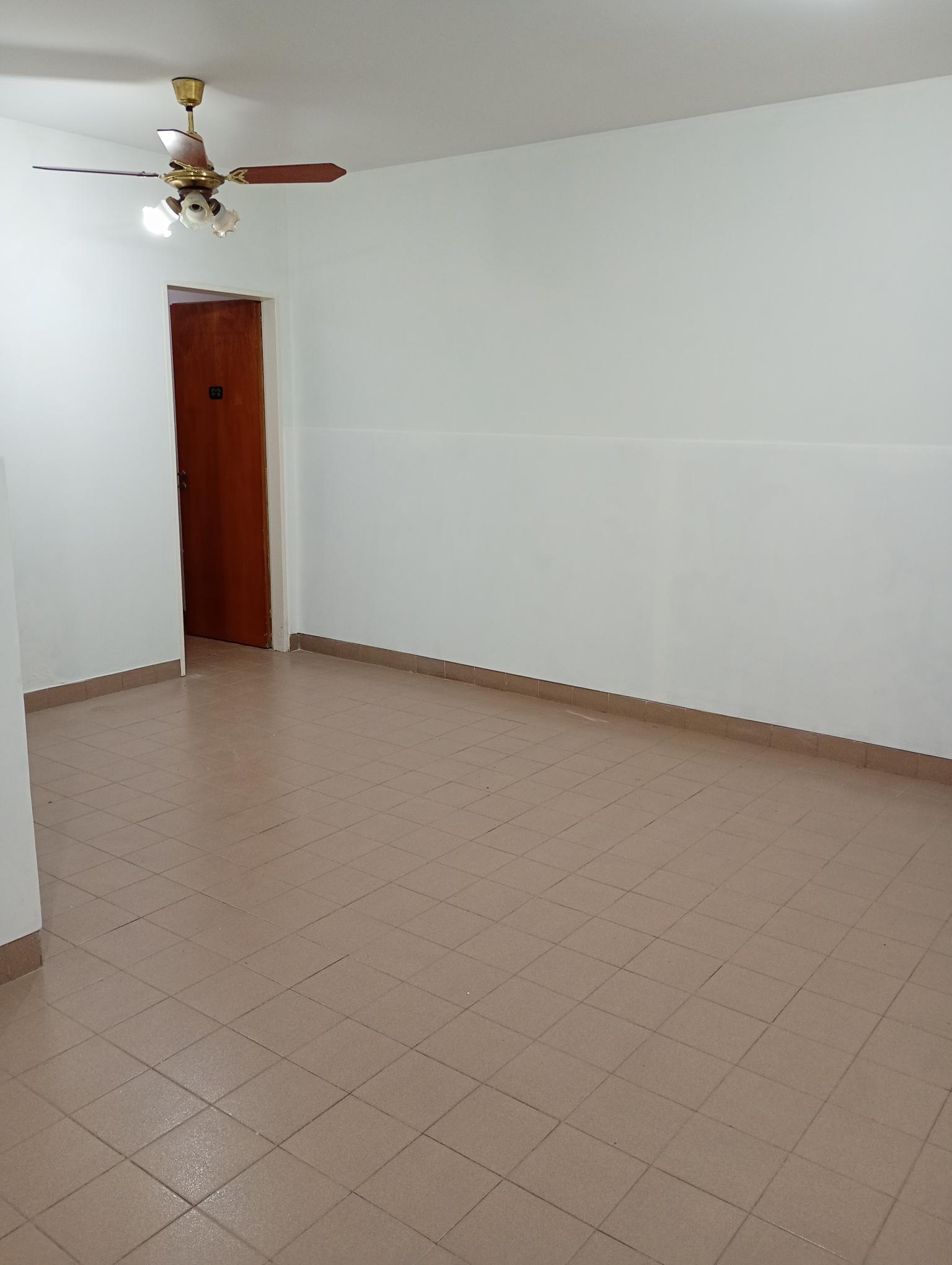DEPARTAMENTO A LA VENTA EN BARRIO MUNICIPAL, LOGCHAMPS.

UBICACION: LOS STUDS Nº 751, TORRE 25 - DEPTO Nº3- PLANTA BAJA.

CONSTA DE: 2 DORMITORIOS, COCINA (CON ALACENA MESADA Y SU RESPECTIVO BAJO MESADA), LIVING-COMEDOR AMPLIO MUY LUMINOSO EN EL PASILLO DISTRIBUIDOR MUEBLE DE GUARDADO Y BAÑO.

VALOR DE VENTA: U$S 40.000