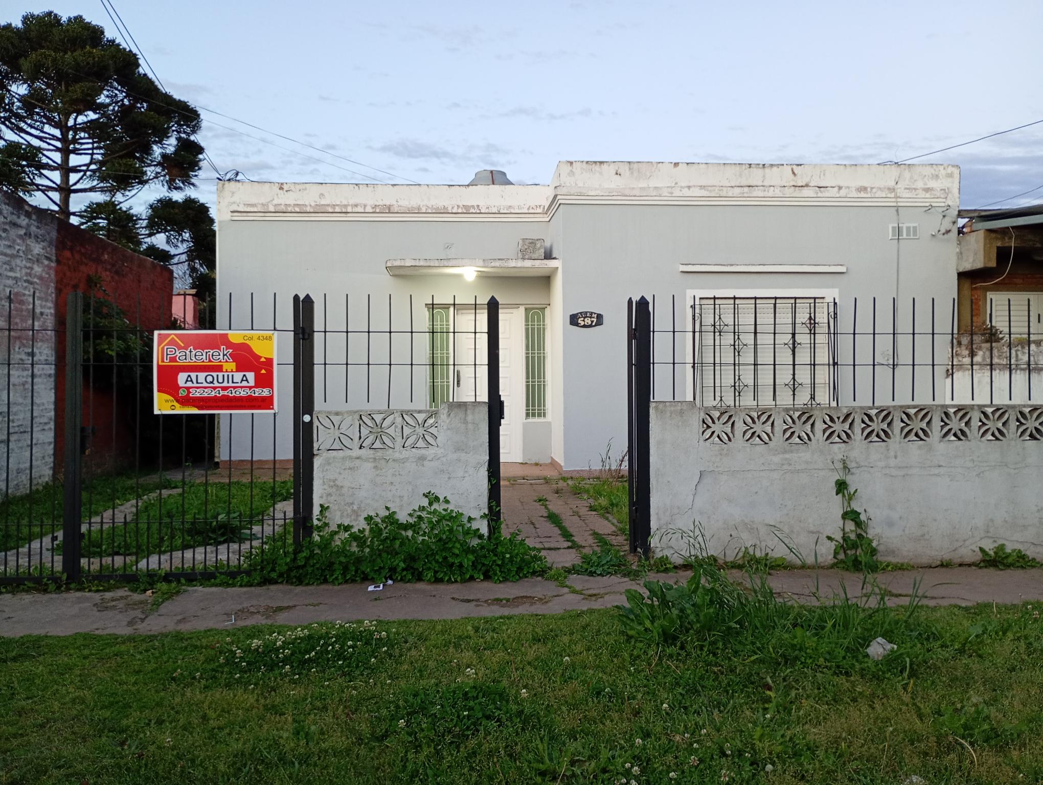 VIVIENDA EN ALQUILER TOTALMENTE INDEPENDIENTE. CON CERCANIA A LINEAS DE TRANSPORTE.

UBICACION: ALEM Nº 587, GLEW.

CONSTA DE: 1 DORMITORIO, LIVING, COCINA-COMEDOR, BAÑO, ENTRADA PARA VEHICULO Y PATIO.

VALOR DEL ALQUILER: $ 550.000 X MES.-

CONSULTE POR REQUISITOS PARA INGRESAR